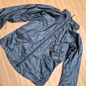 나이키 여성 바람막이 자켓 L(90)사이즈입니다. 재질