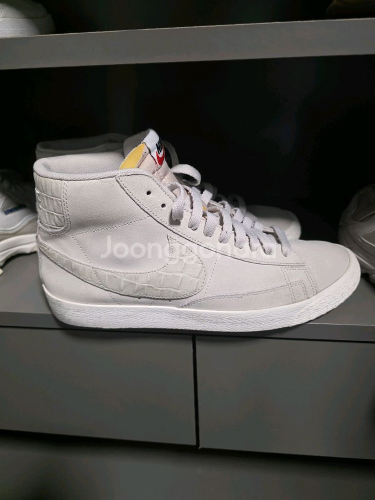 나이키블레이져미드프리미엄빈티지 275운동화--0