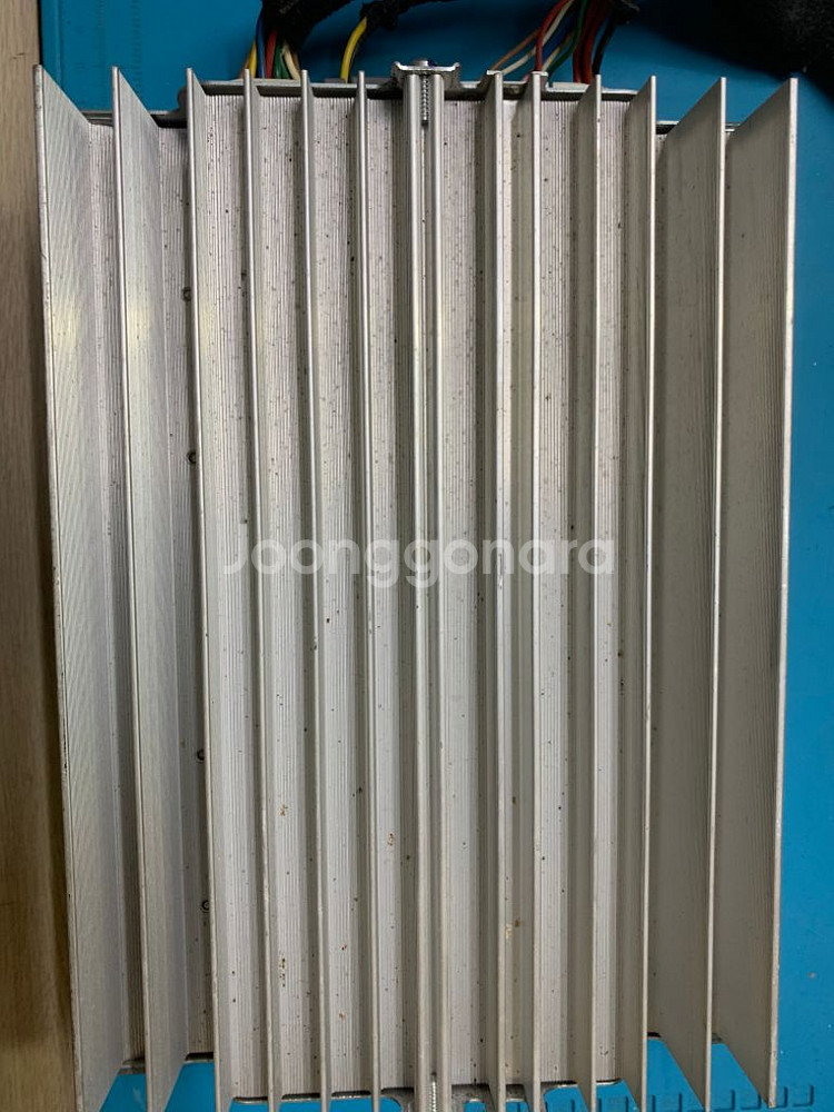 더뉴 제네시스 쿠페 순정 앰프 팝니다.--1