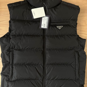 [새상품] 프라다 패딩 리나일론 베스트 SGB033