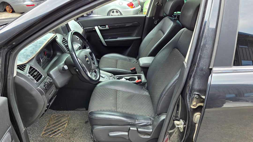 쉐보레 캡티바 폐차로 부품 판매 합니다--7