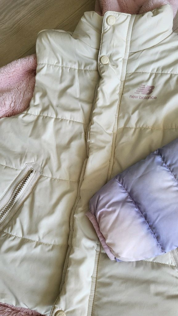 뉴발란스키즈 패딩조끼 후리스세트 . 지오다노 경량패딩--1