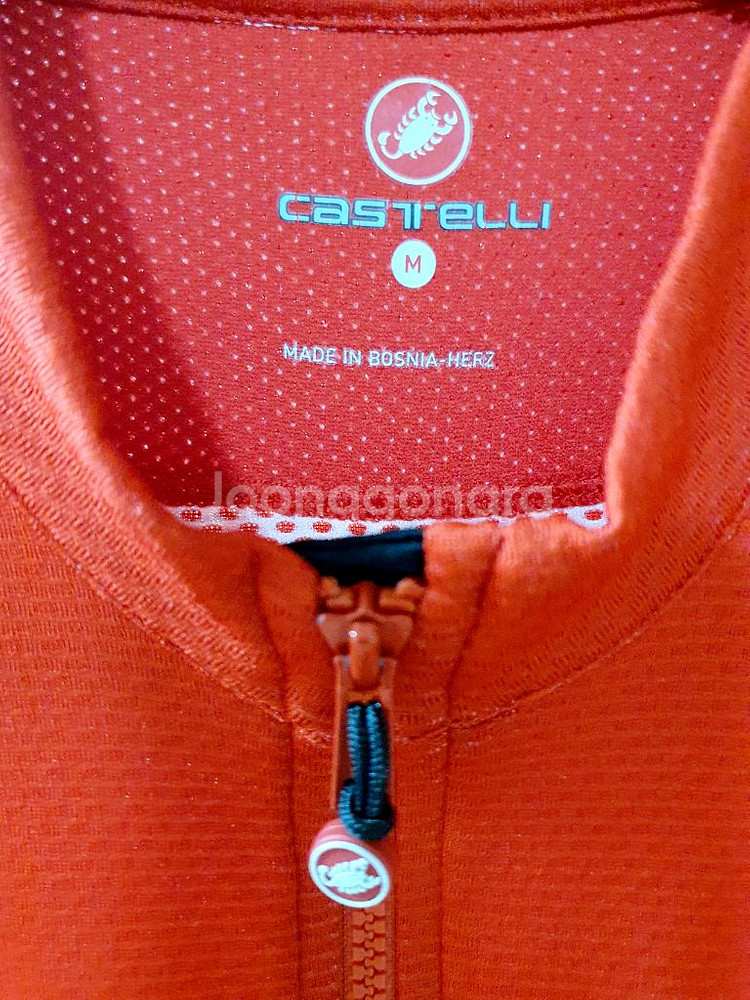 카스텔리 반팔져지 M사이즈 택배비포함 2.8만원--2