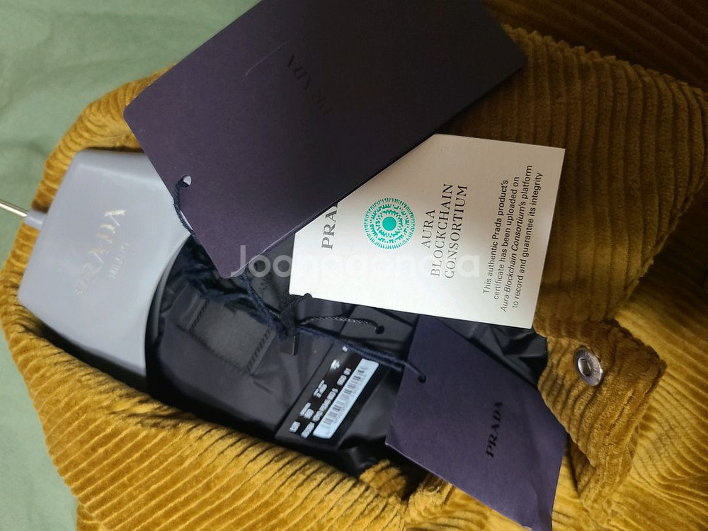 프라다 코듀로이 패딩--4