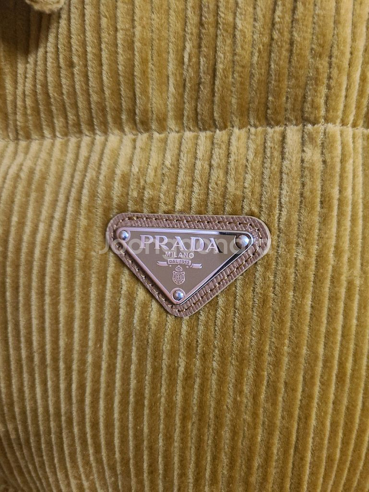 프라다 코듀로이 패딩--2