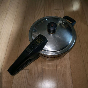 키친아트 6인용 압력솥입니다