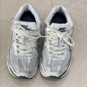 나이키 줌 보메로5 240