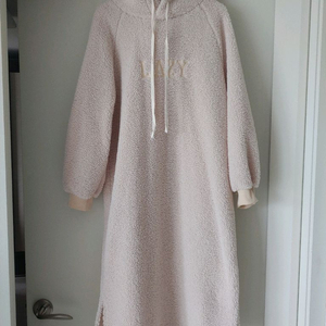 여성 뽀글이 후드 롱원피스(씨유 반값택포)