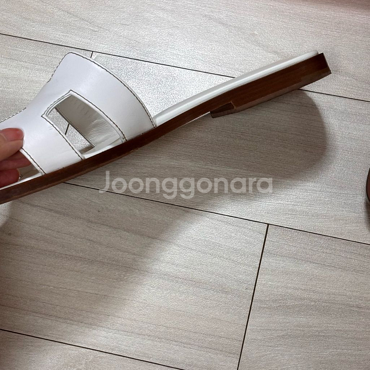 에르메스 오란 샌들 화이트 36.5--6