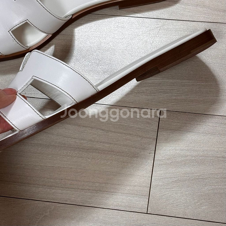 에르메스 오란 샌들 화이트 36.5--7