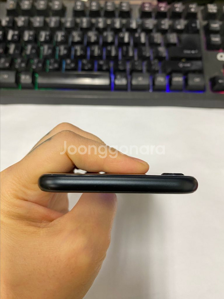 아이폰SE3 미드나잇 SS급 128GB 무잔상--3