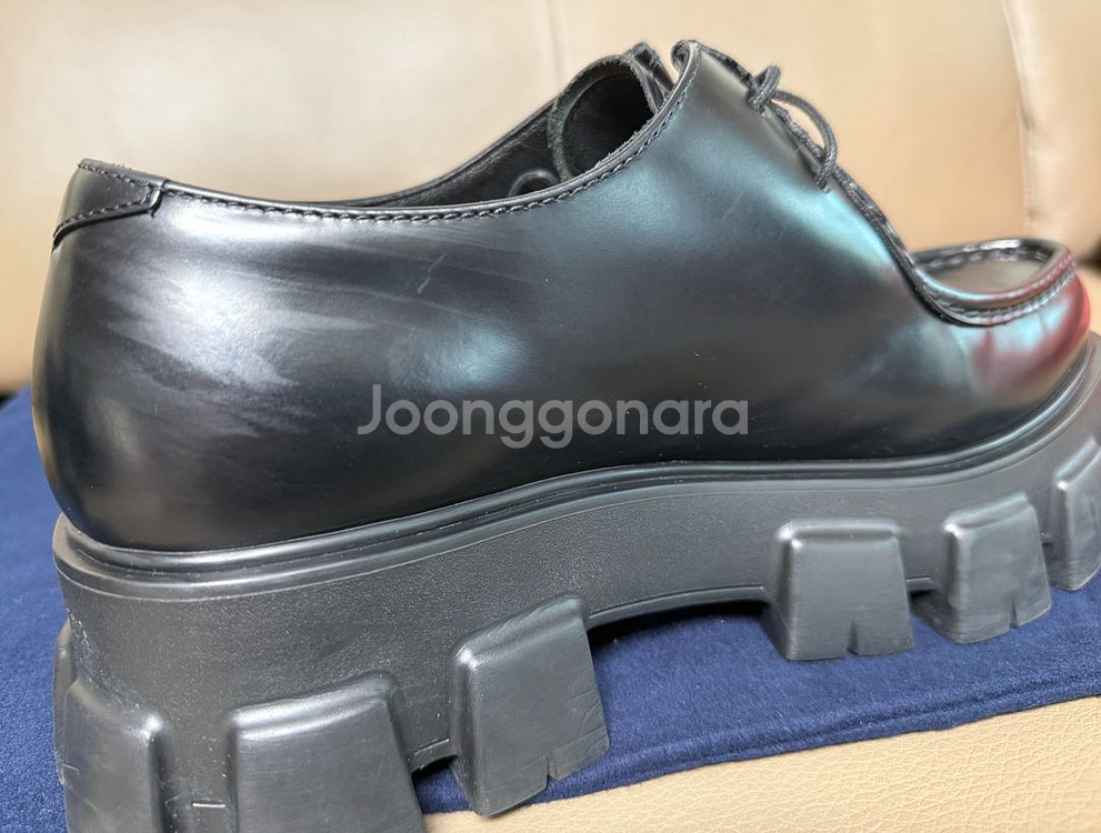 [38.5] 프라다 모놀리스 브러쉬드 레이스업 로퍼--6