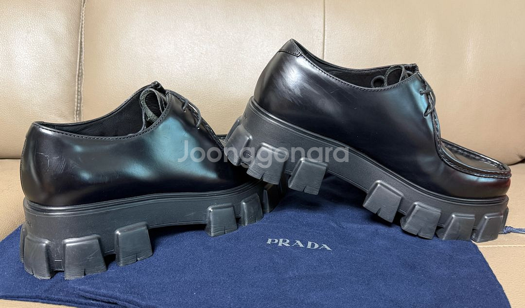 [38.5] 프라다 모놀리스 브러쉬드 레이스업 로퍼--3