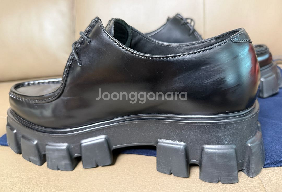 [38.5] 프라다 모놀리스 브러쉬드 레이스업 로퍼--5