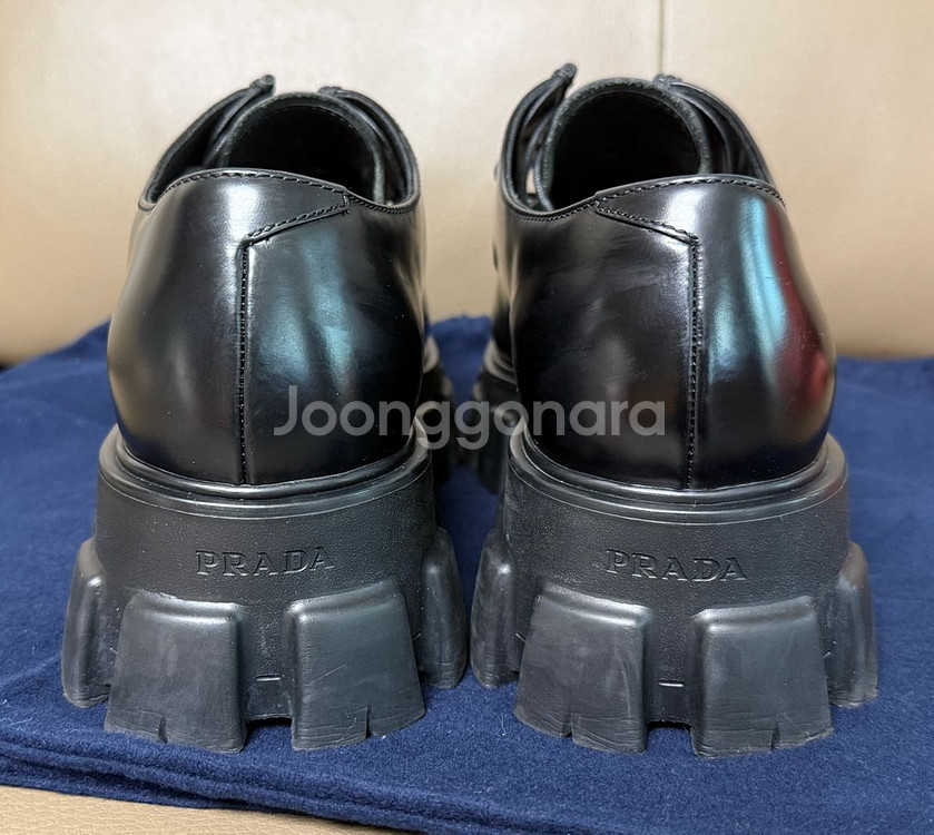 [38.5] 프라다 모놀리스 브러쉬드 레이스업 로퍼--7