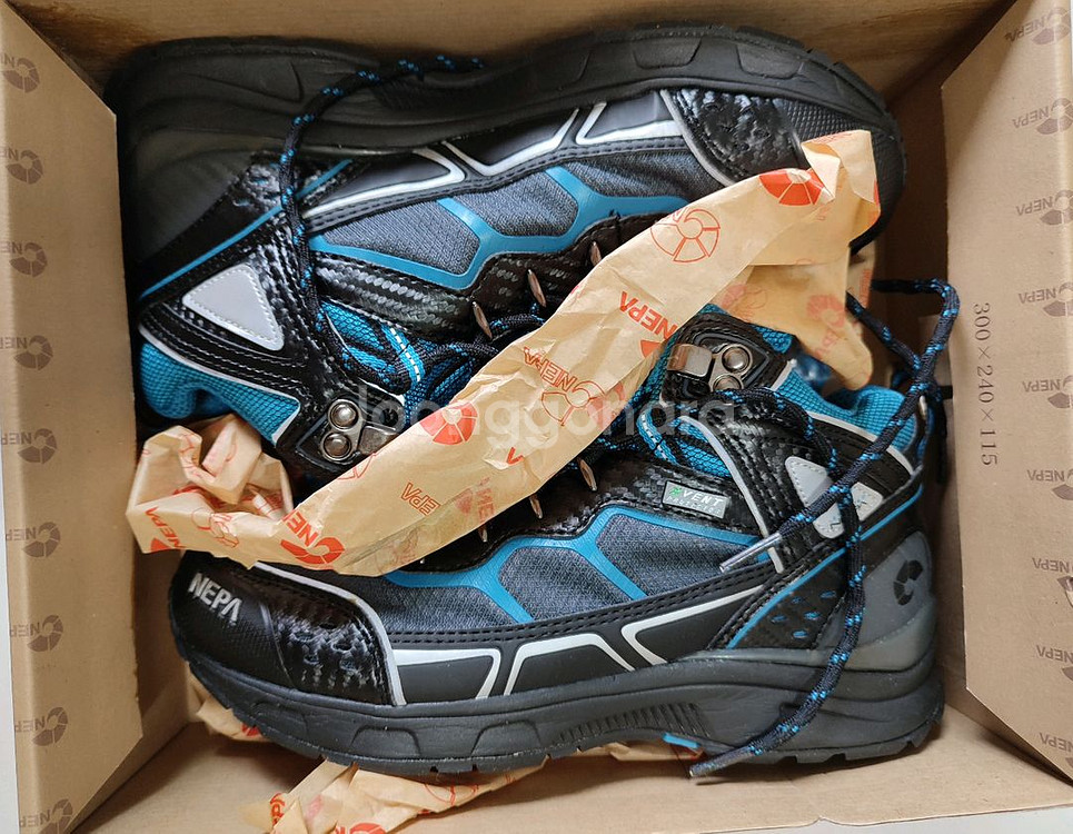 네파등산화(240)--0