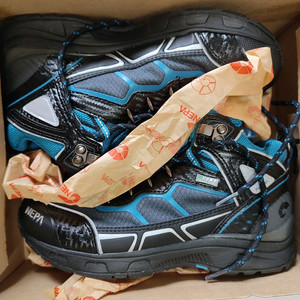 네파등산화(240)