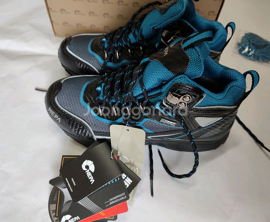 네파등산화(240)--1