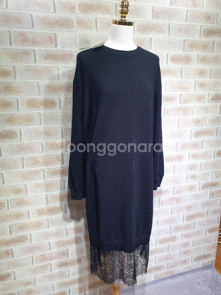 택부착 318,000 시슬리 레이스 배색 울니트 원피스--0