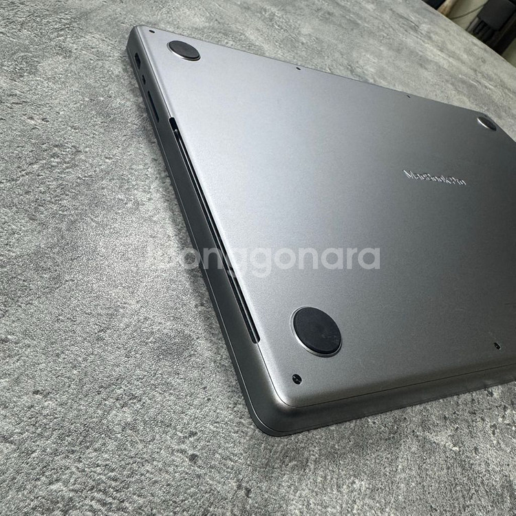 MacBook M1 MAX A2485 판매합니다.--6