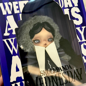 팝마트 스컬판다 X 웬즈데이 인형 키링