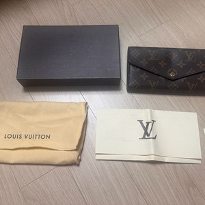 루비통 사라 월렛