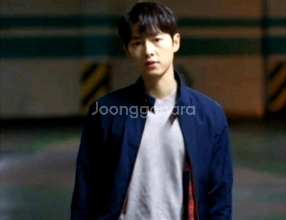 바라쿠타G9 네이비 44 슬림핏 판매(6시까지만 판매)--3