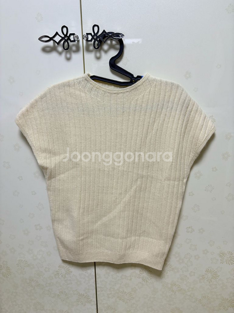 크림색 민소매 니트(새상품)--0