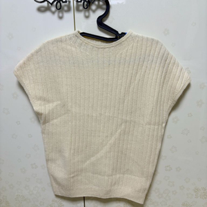 크림색 민소매 니트(새상품)