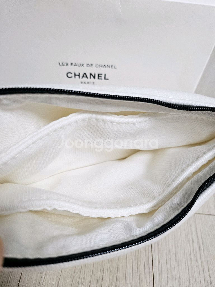 정품) 샤넬 화이트 파우치 (코스메틱)--3