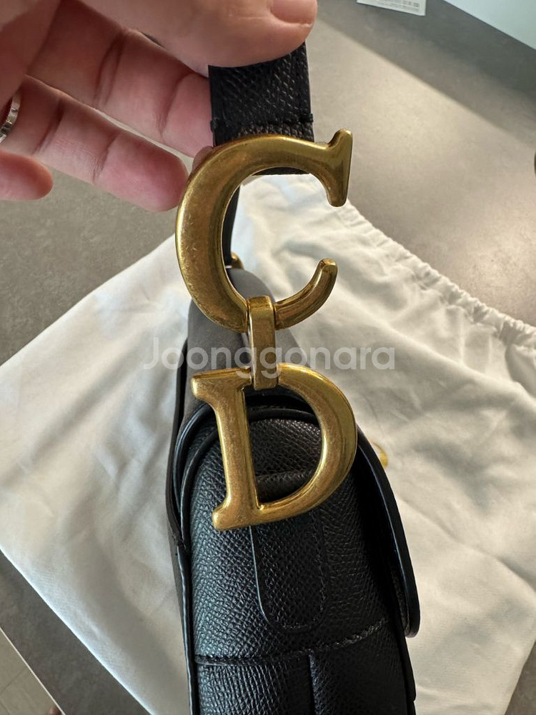 디올 새들백 미듐 카프스킨 상태좋음--2