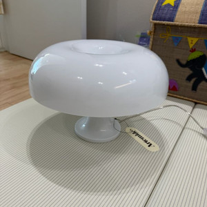 아르떼미데 네시노 화이트