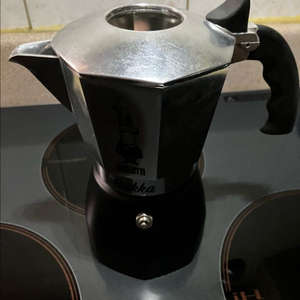 비알레띠 뉴브리카 4컵 판매합니다