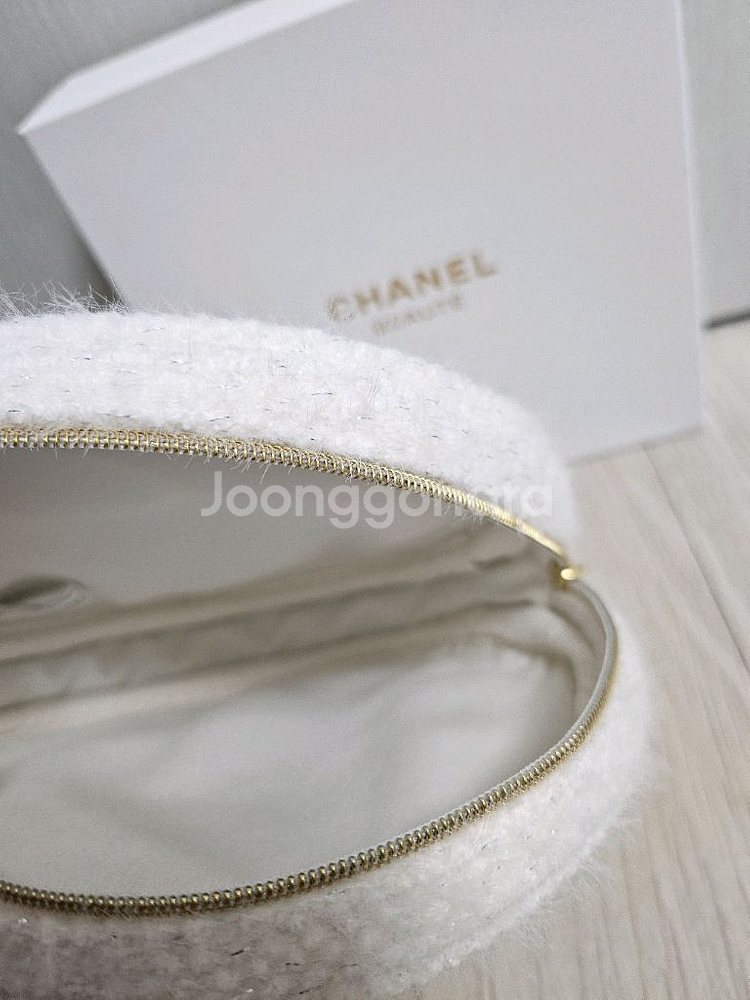 정품) 샤넬 화이트 애나멜 원형 파우치 (코스메틱)--2