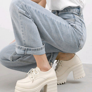 [새제품] 화이트 통굽 플랫폼 힐(8.5cm)