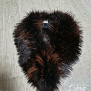 라쿤퍼 집게형 목도리 이미지