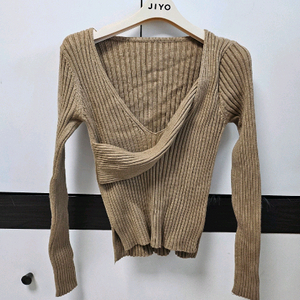 베이지 골지 브이넥 니트