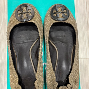 토리버치 Reva 로고 플랫 38 (245-250)정품