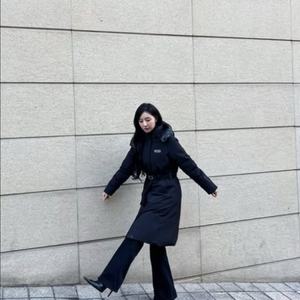 듀베티카 코르티나 김지원 이영애 롱패딩 42 사이즈 새상품