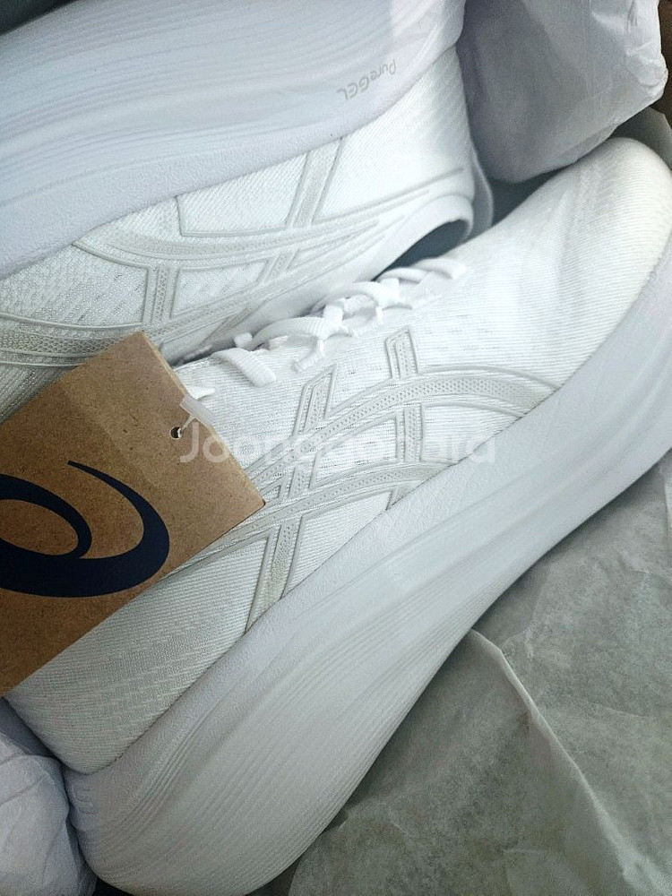 [미개봉 새제품] 아식스 젤님버스27 런닝화 265mm--2