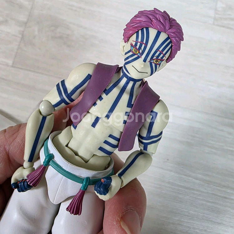 귀멸의 칼날 아카자 피규어입니다 박스없음--0