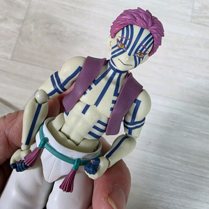 귀멸의 칼날 아카자 피규어입니다 박스없음