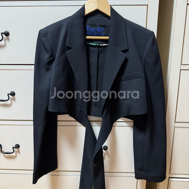 럭키슈에뜨 크롭 자켓--0