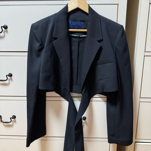 럭키슈에뜨 크롭 자켓