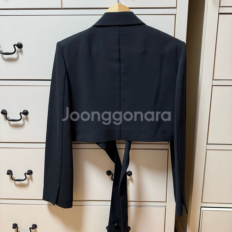 럭키슈에뜨 크롭 자켓--4