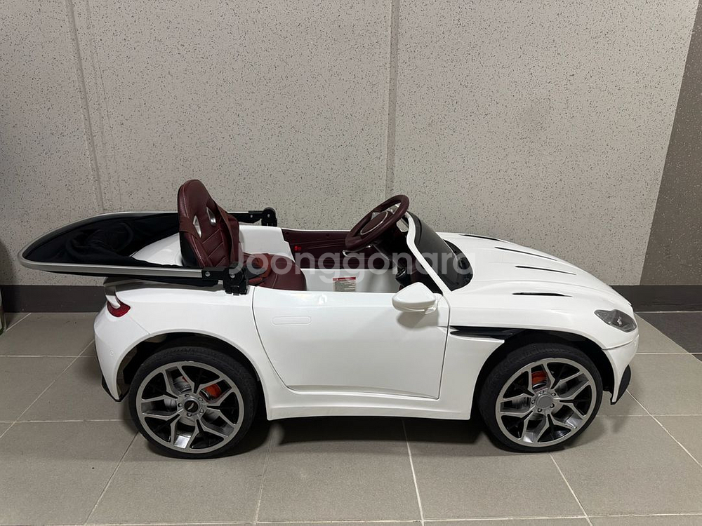 에스턴 마틴 유아전동자동차--2