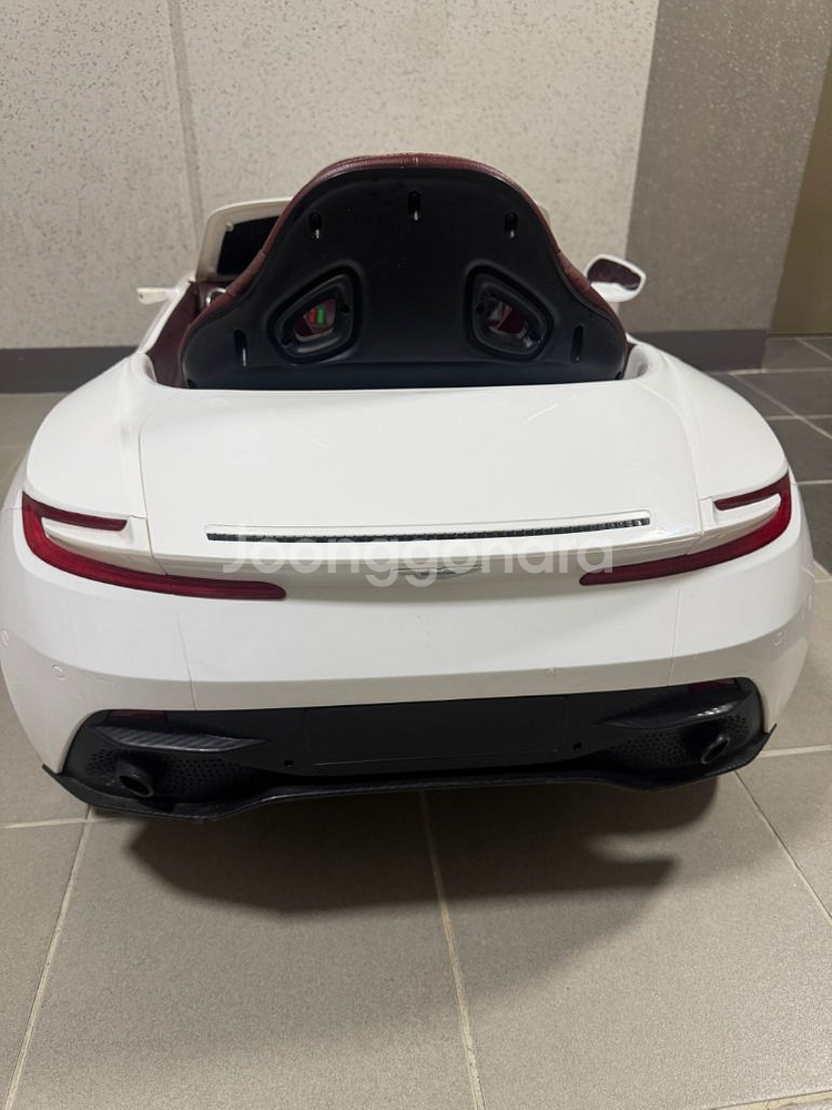 에스턴 마틴 유아전동자동차--7