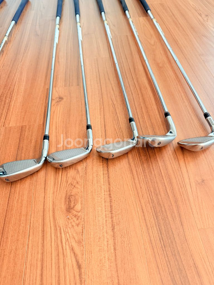 테일러메이드 M2 골프 아이언세트 + 캐디백--1