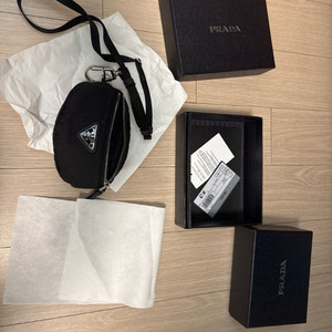 프라다 미니밴드 목걸이 지갑 가방
