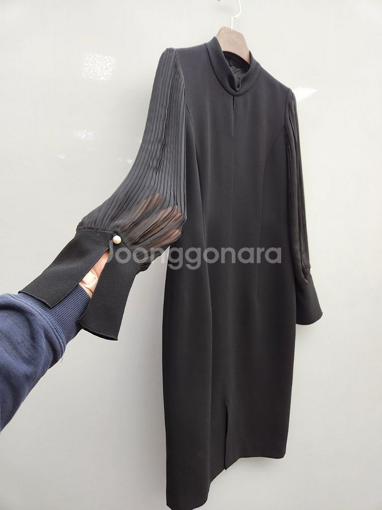 지고트 JIGOTT 블랙 하이넥 플리츠 소매 원피스--3